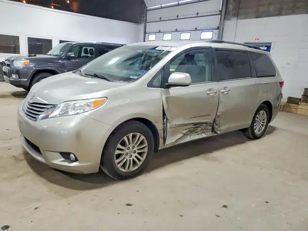 5TDYZ3DC3HS863978 2017 TOYOTA SIENNA - Image 1