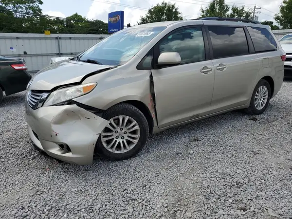 5TDYZ3DC3HS864516 2017 TOYOTA SIENNA - Image 1