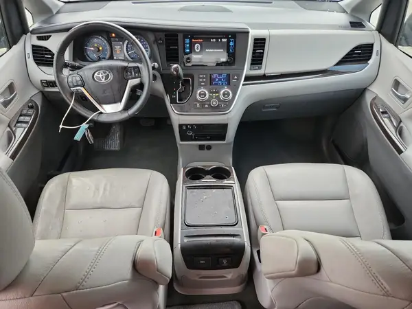 5TDYZ3DC3HS866704 2017 TOYOTA SIENNA - Image 8