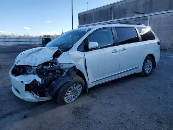 5TDYZ3DC3HS871451 2017 TOYOTA SIENNA - Image 1