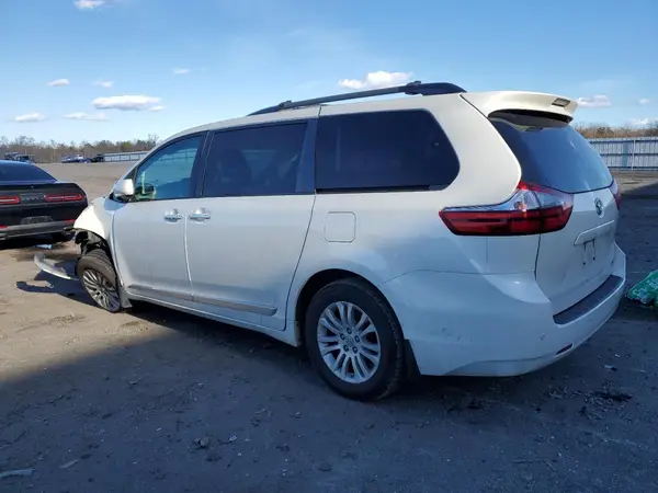 5TDYZ3DC3HS871451 2017 TOYOTA SIENNA - Image 2