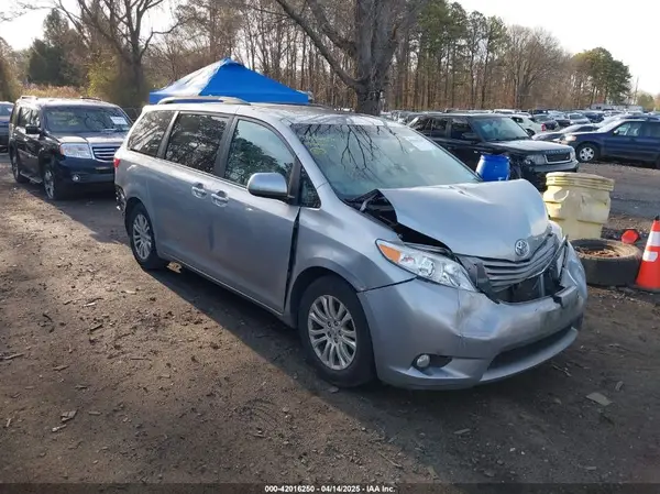 5TDYZ3DC3HS872647 2017 TOYOTA SIENNA - Image 1