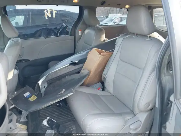 5TDYZ3DC3HS872647 2017 TOYOTA SIENNA - Image 8