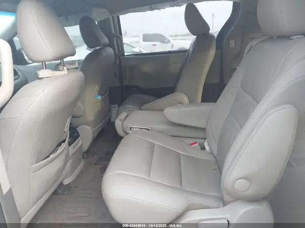5TDYZ3DC3HS874608 2017 TOYOTA SIENNA - Image 8
