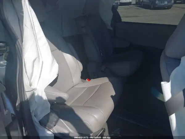 5TDYZ3DC3HS876505 2017 TOYOTA SIENNA - Image 8