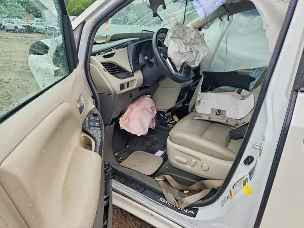 5TDYZ3DC3HS885284 2017 TOYOTA SIENNA - Image 8