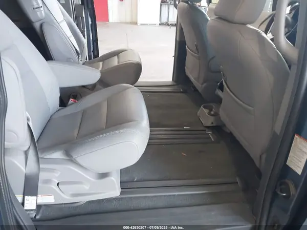 5TDYZ3DC3HS887696 2017 TOYOTA SIENNA - Image 8