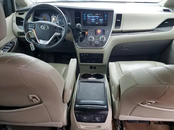 5TDYZ3DC3HS889156 2017 TOYOTA SIENNA - Image 8