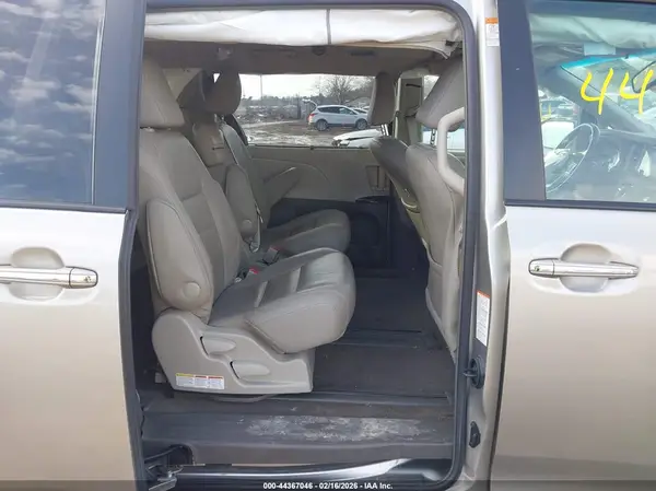 5TDYZ3DC3HS889836 2017 TOYOTA SIENNA - Image 8