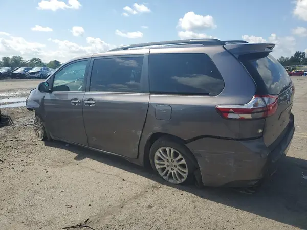5TDYZ3DC3HS890839 2017 TOYOTA SIENNA - Image 2