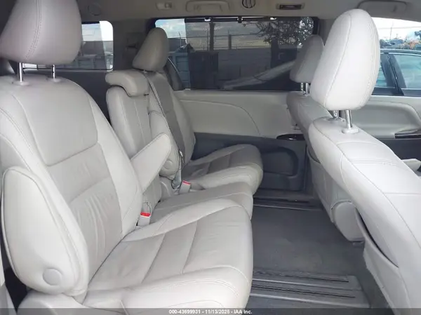5TDYZ3DC3HS891246 2017 TOYOTA SIENNA - Image 8