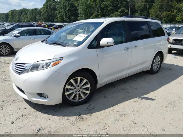 5TDYZ3DC3HS893577 2017 TOYOTA SIENNA - Image 2