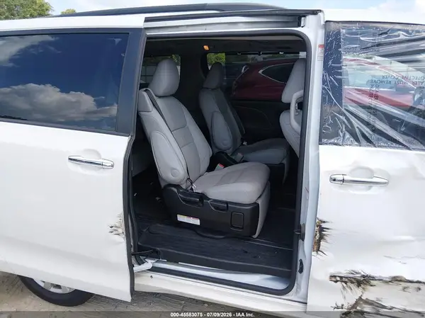 5TDYZ3DC3HS893577 2017 TOYOTA SIENNA - Image 8