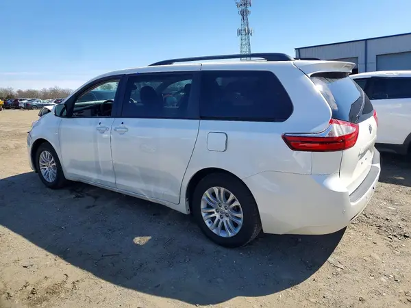 5TDYZ3DC3HS894521 2017 TOYOTA SIENNA - Image 2