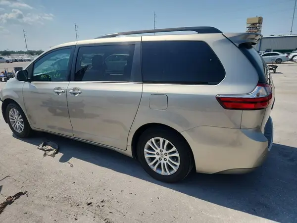 5TDYZ3DC3HS895040 2017 TOYOTA SIENNA - Image 2
