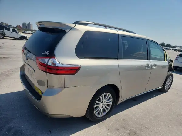 2017 TOYOTA SIENNA COPART lot 80259785 auction photo 3