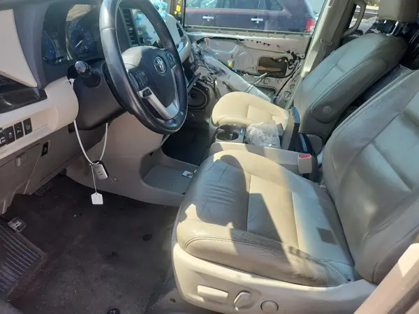 2017 TOYOTA SIENNA COPART lot 80259785 auction photo 7