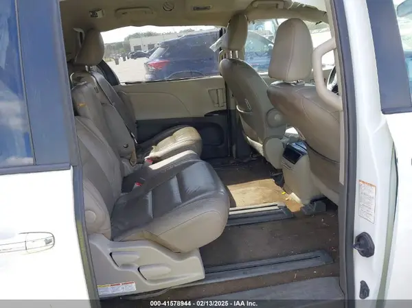 5TDYZ3DC3HS899086 2017 TOYOTA SIENNA - Image 8