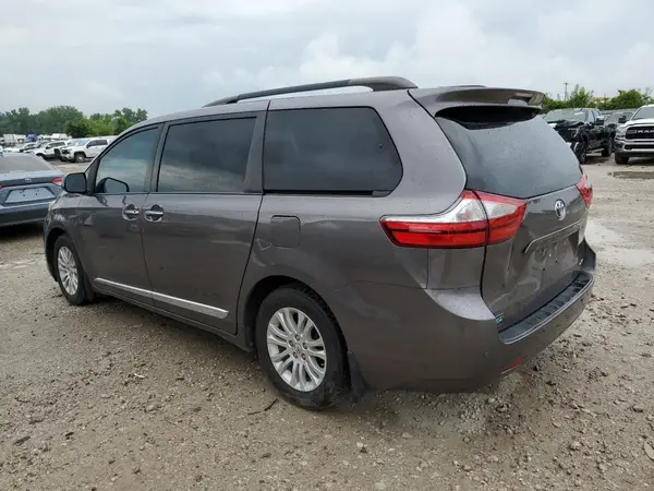 5TDYZ3DC3HS899685 2017 TOYOTA SIENNA - Image 2