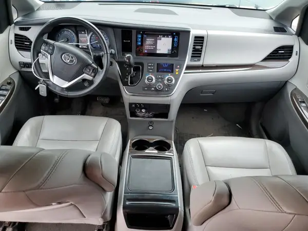 5TDYZ3DC3HS899685 2017 TOYOTA SIENNA - Image 8