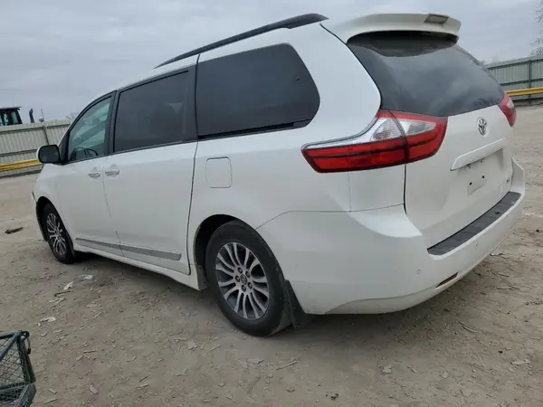 5TDYZ3DC3JS901974 2018 TOYOTA SIENNA - Image 2