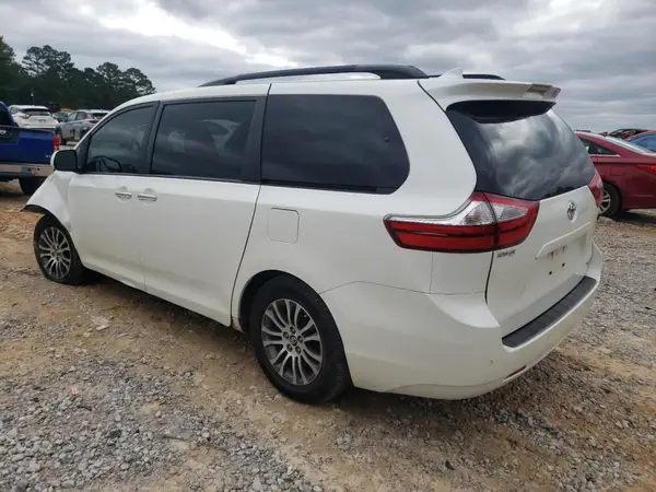 5TDYZ3DC3JS902221 2018 TOYOTA SIENNA - Image 2