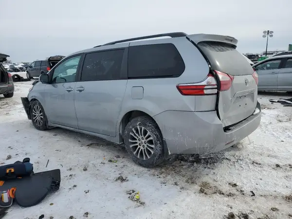 5TDYZ3DC3JS904227 2018 TOYOTA SIENNA - Image 2