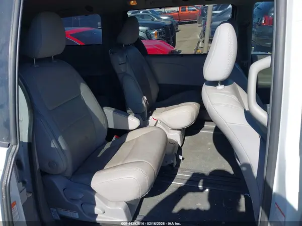 5TDYZ3DC3JS905104 2018 TOYOTA SIENNA - Image 8