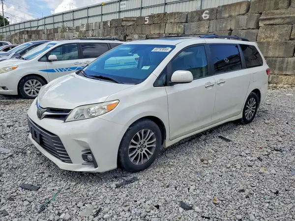 5TDYZ3DC3JS910058 2018 TOYOTA SIENNA - Image 1