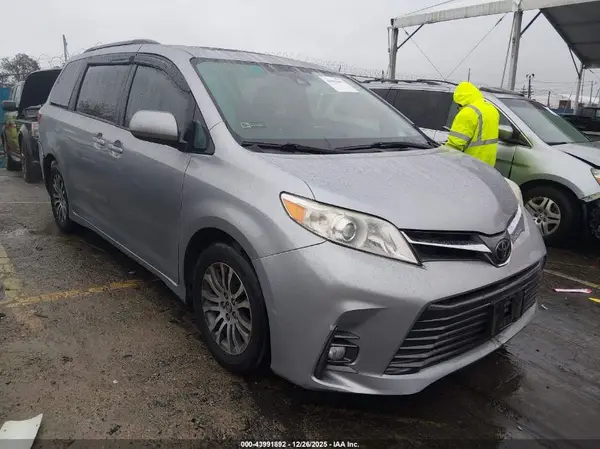 5TDYZ3DC3JS911095 2018 TOYOTA SIENNA - Image 1