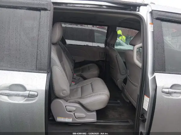 5TDYZ3DC3JS911095 2018 TOYOTA SIENNA - Image 8