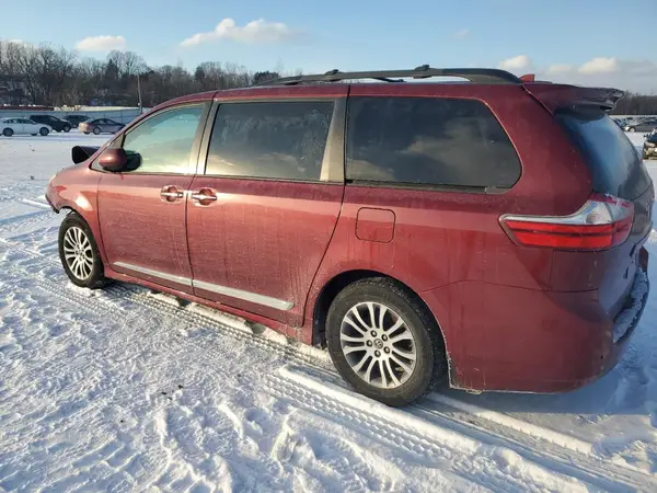 5TDYZ3DC3JS917978 2018 TOYOTA SIENNA - Image 2