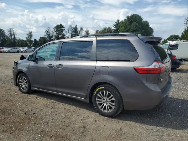 5TDYZ3DC3JS919097 2018 TOYOTA SIENNA - Image 2