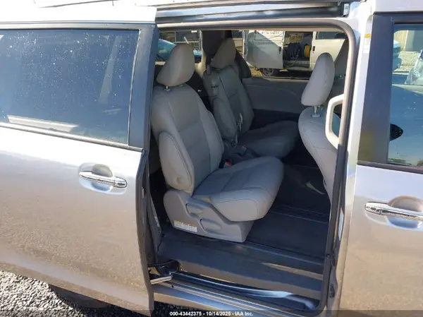 5TDYZ3DC3JS919410 2018 TOYOTA SIENNA - Image 8