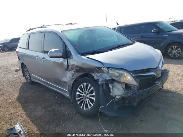 5TDYZ3DC3JS919973 2018 TOYOTA SIENNA - Image 1