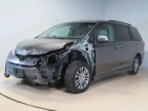 5TDYZ3DC3JS921237 2018 TOYOTA SIENNA - Image 2