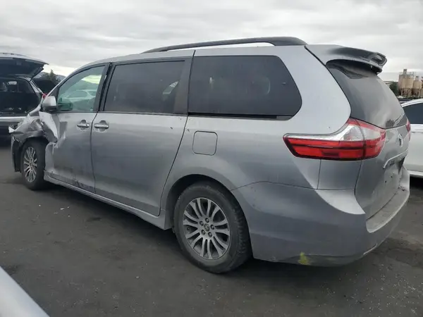 5TDYZ3DC3JS931041 2018 TOYOTA SIENNA - Image 2