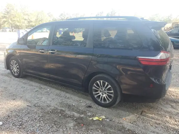 5TDYZ3DC3JS933243 2018 TOYOTA SIENNA - Image 2