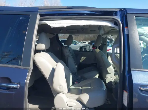 5TDYZ3DC3JS933923 2018 TOYOTA SIENNA - Image 8