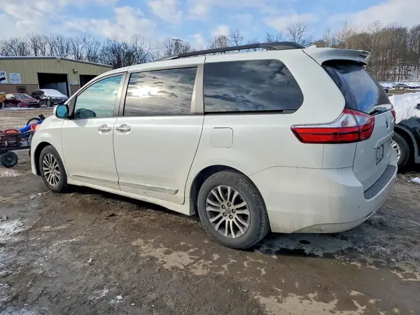 5TDYZ3DC3JS936482 2018 TOYOTA SIENNA - Image 2