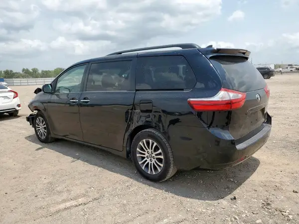 5TDYZ3DC3JS937714 2018 TOYOTA SIENNA - Image 2