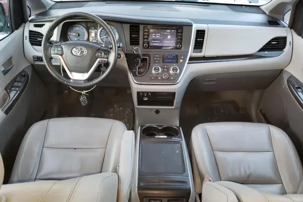 5TDYZ3DC3JS941049 2018 TOYOTA SIENNA - Image 8