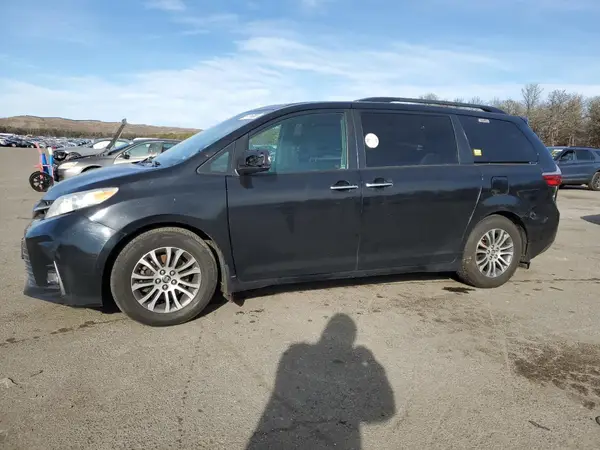 5TDYZ3DC3JS945828 2018 TOYOTA SIENNA - Image 1