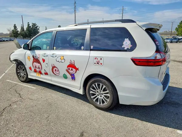 5TDYZ3DC3JS948230 2018 TOYOTA SIENNA - Image 2