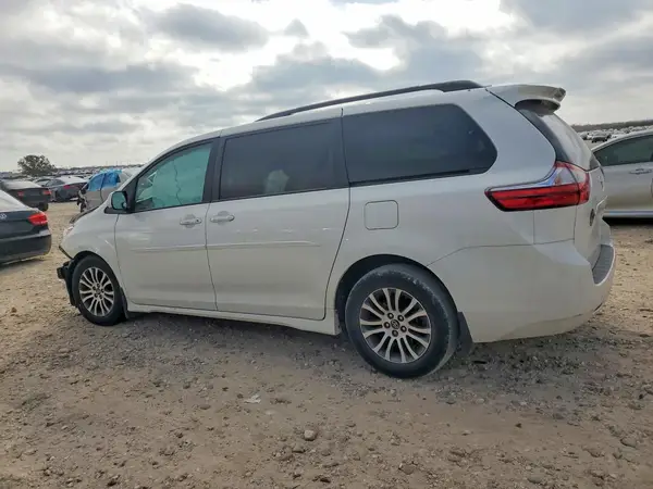 5TDYZ3DC3JS952164 2018 TOYOTA SIENNA - Image 2