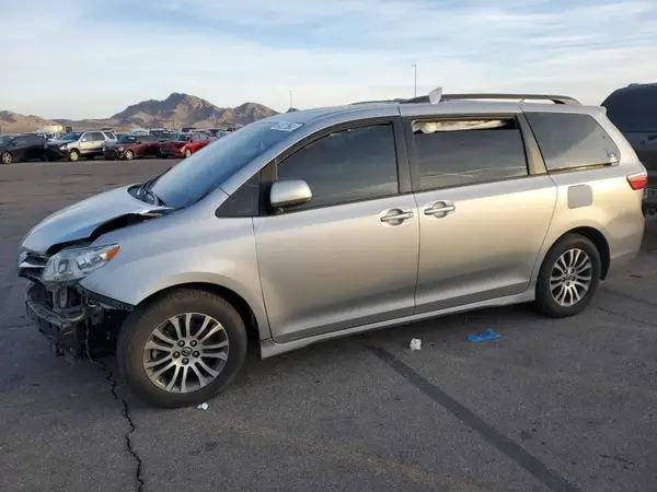5TDYZ3DC3JS952360 2018 TOYOTA SIENNA - Image 1