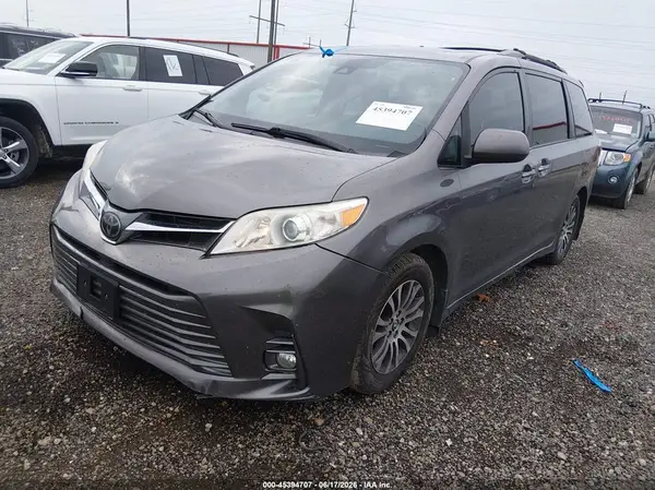 5TDYZ3DC3JS953735 2018 TOYOTA SIENNA - Image 2