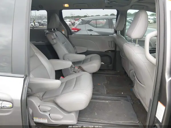 5TDYZ3DC3JS953735 2018 TOYOTA SIENNA - Image 8