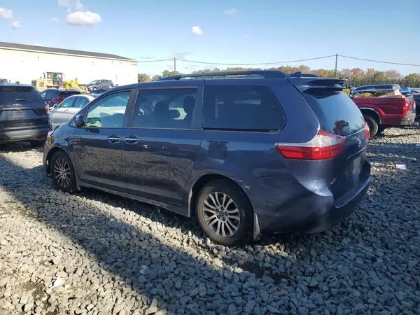 5TDYZ3DC3JS955551 2018 TOYOTA SIENNA - Image 2