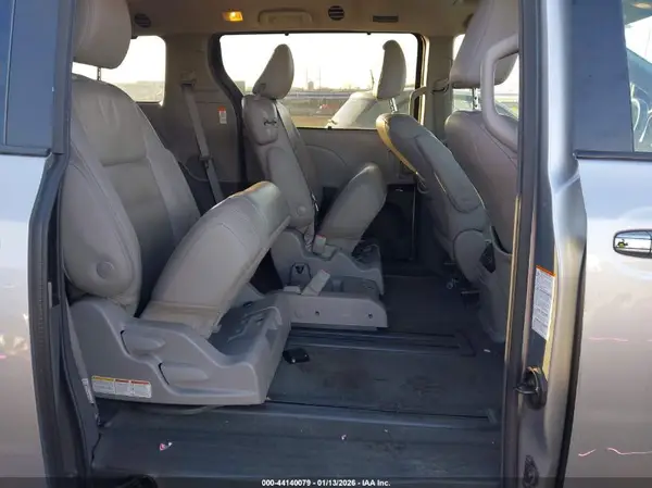 5TDYZ3DC3JS958031 2018 TOYOTA SIENNA - Image 8